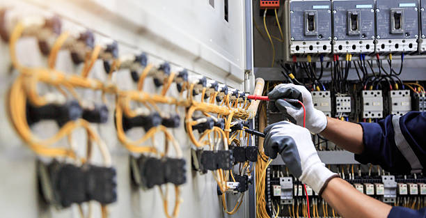 Professional Electrician technician working in Iowa Falls, IA